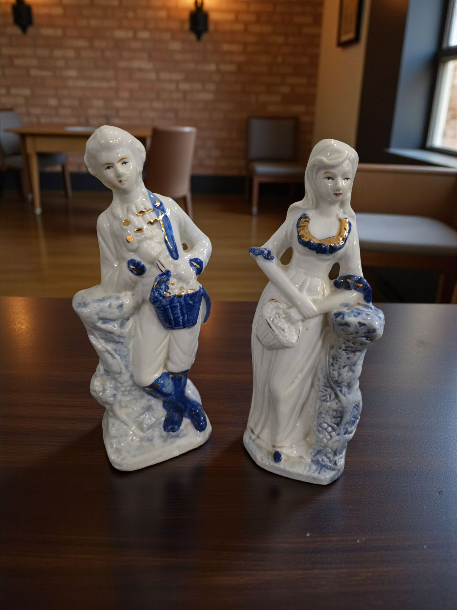 Bleu Blanc porcelain figurines