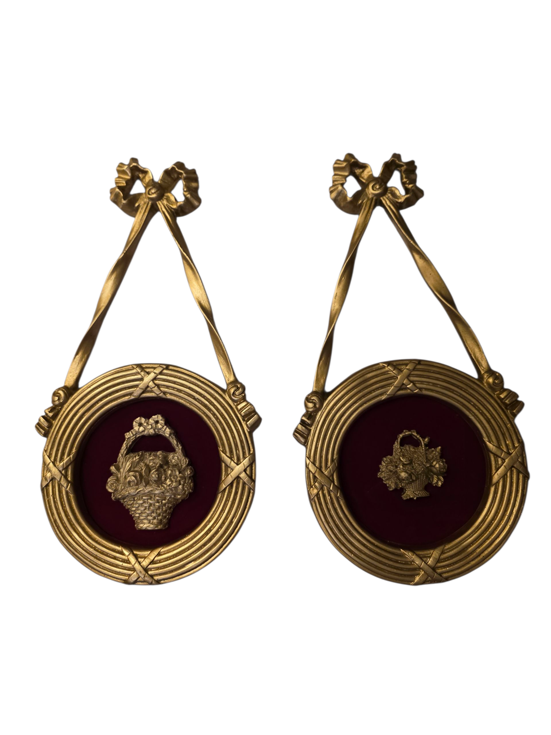 Oval-framed medallions