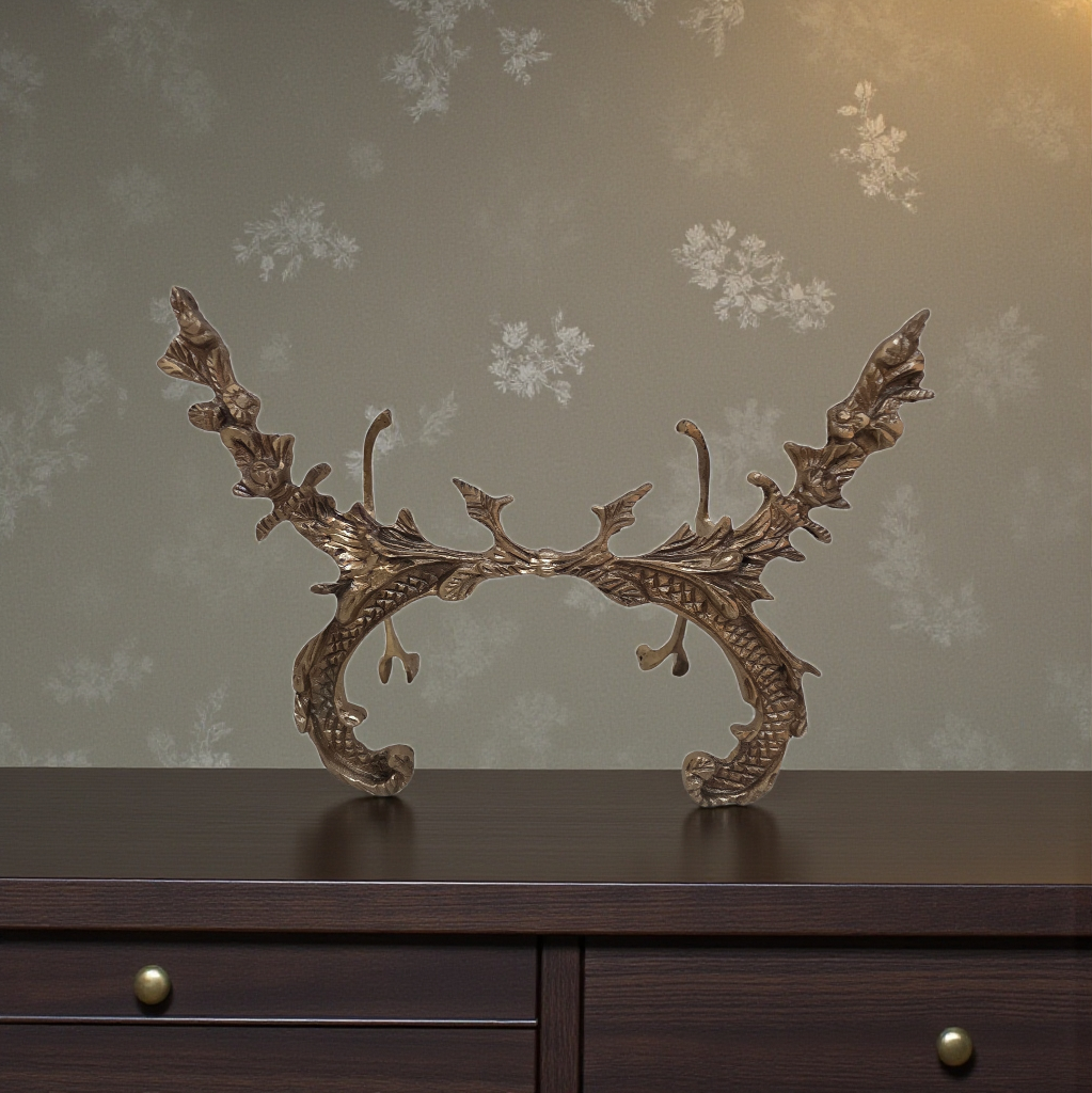 Copper stand for displaying plates