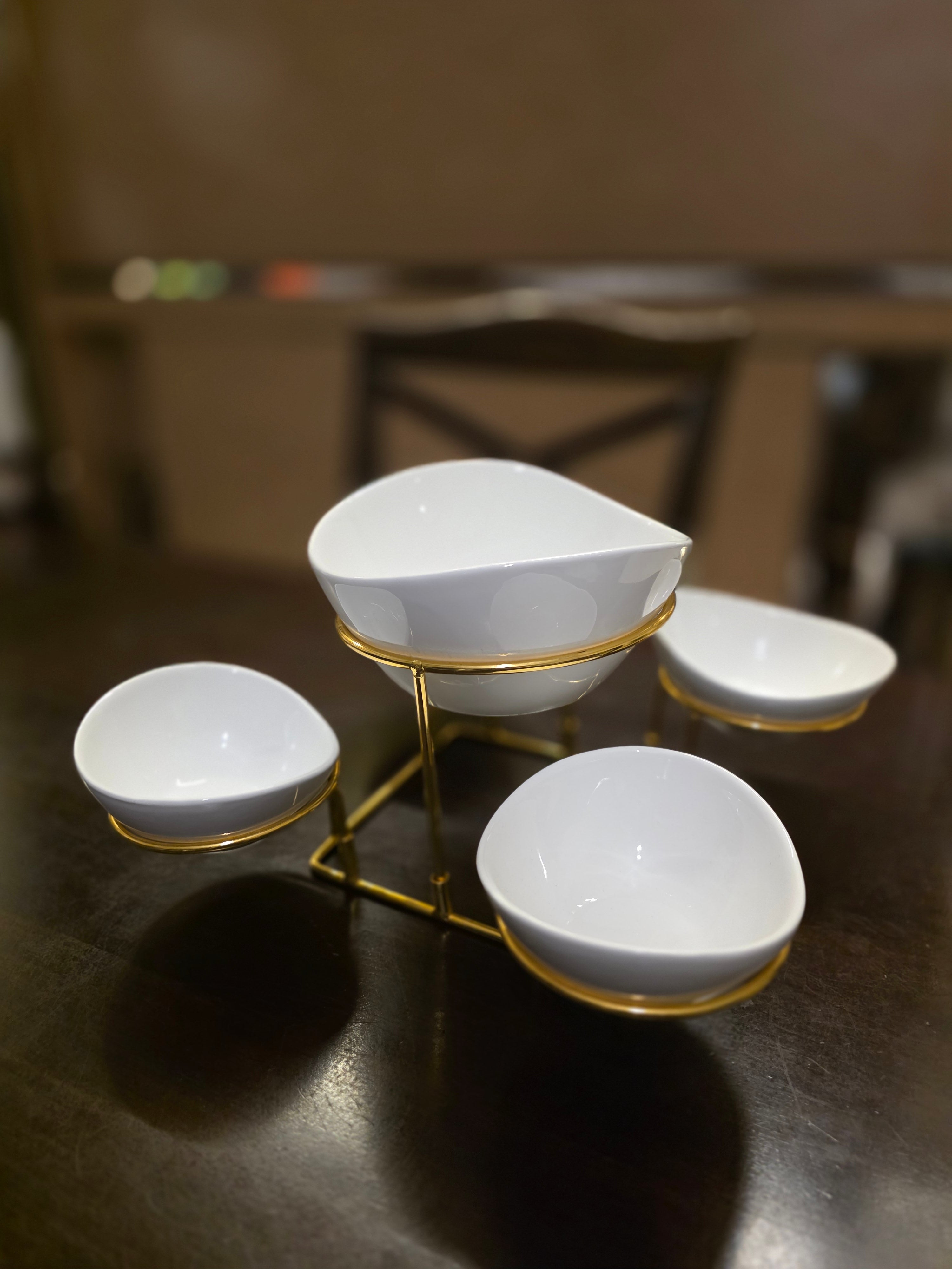 Modern serving set
