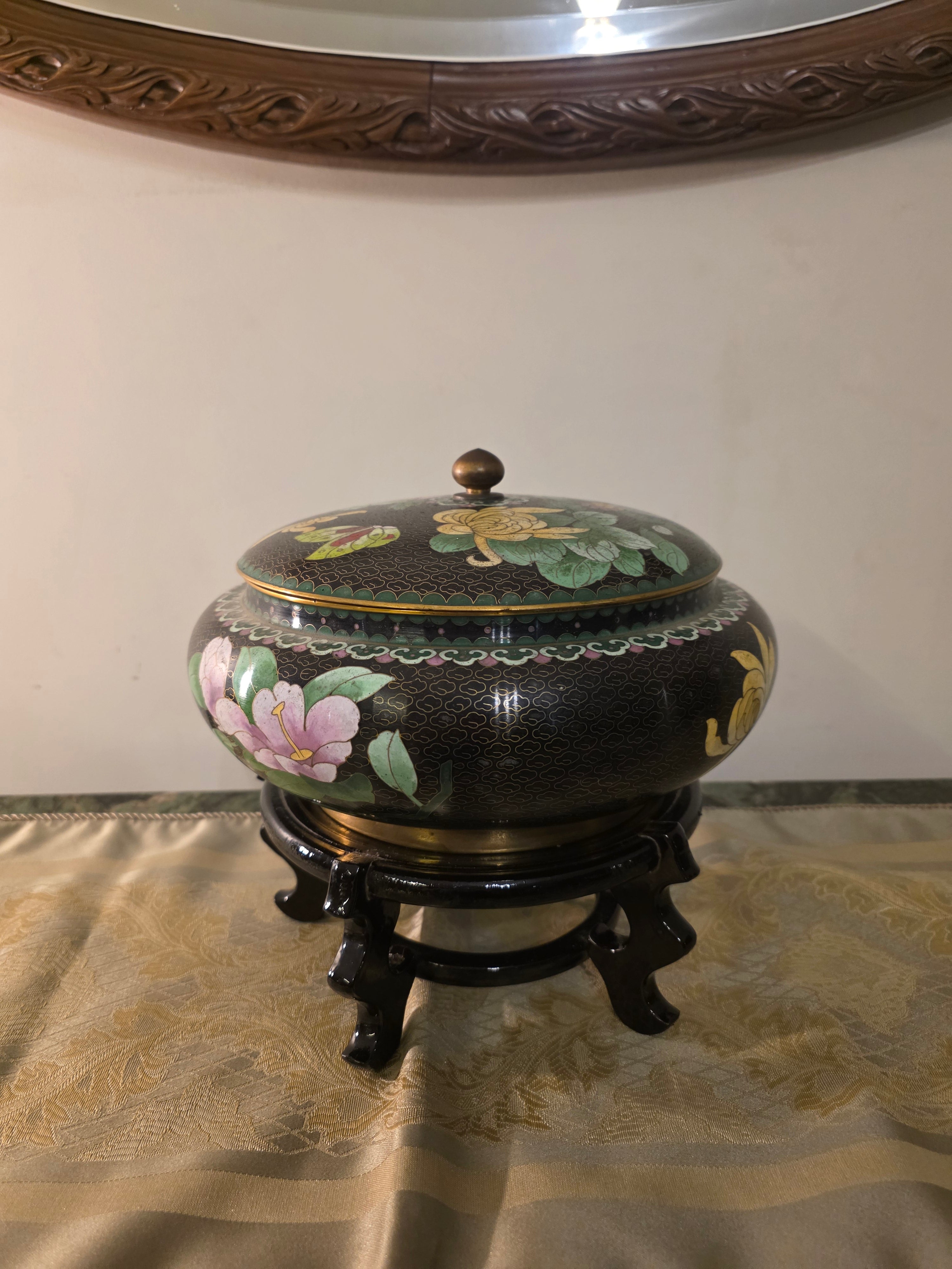 Exquisite cloisonné bonbonnière