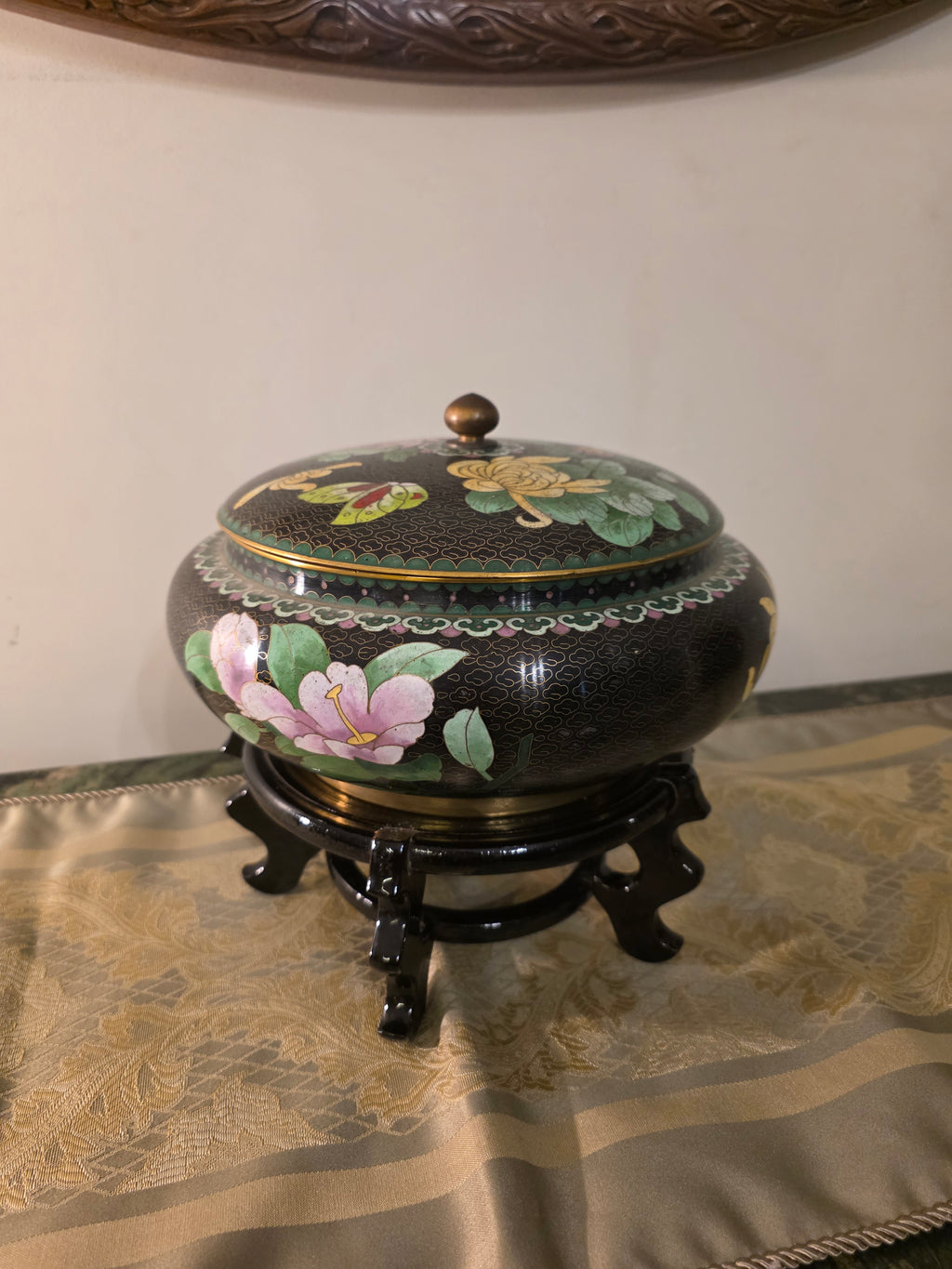 Exquisite cloisonné bonbonnière