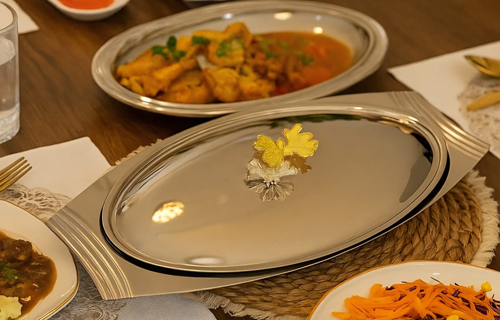 18/10 Stainless Steel Serving Dish with Lid — Oval