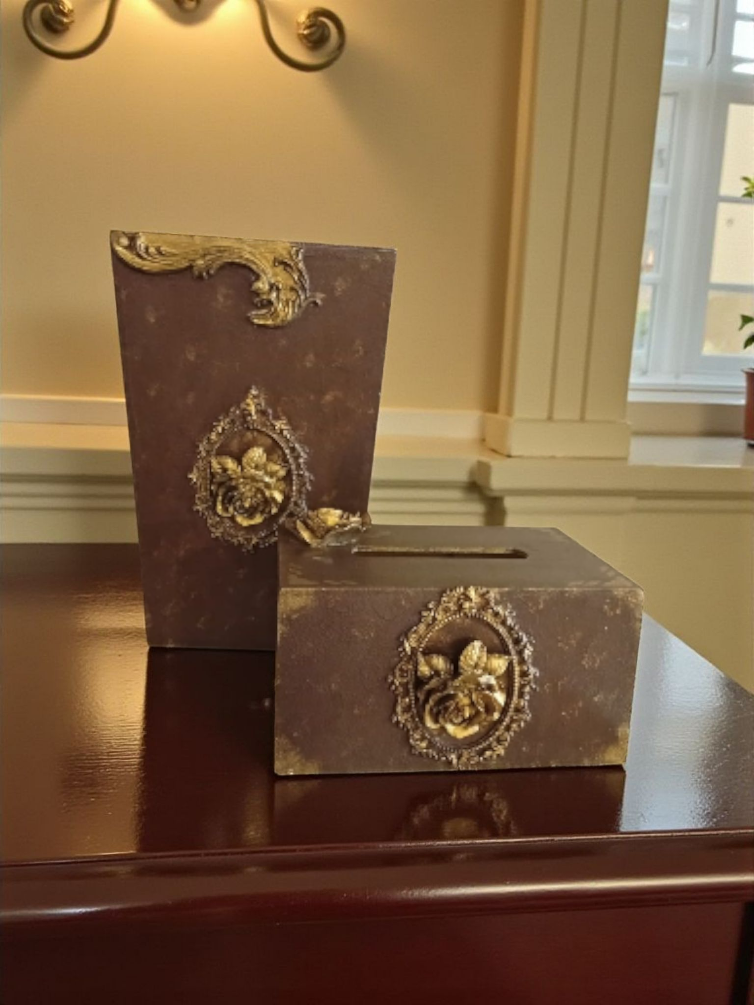 Tissue box and a waste bin set