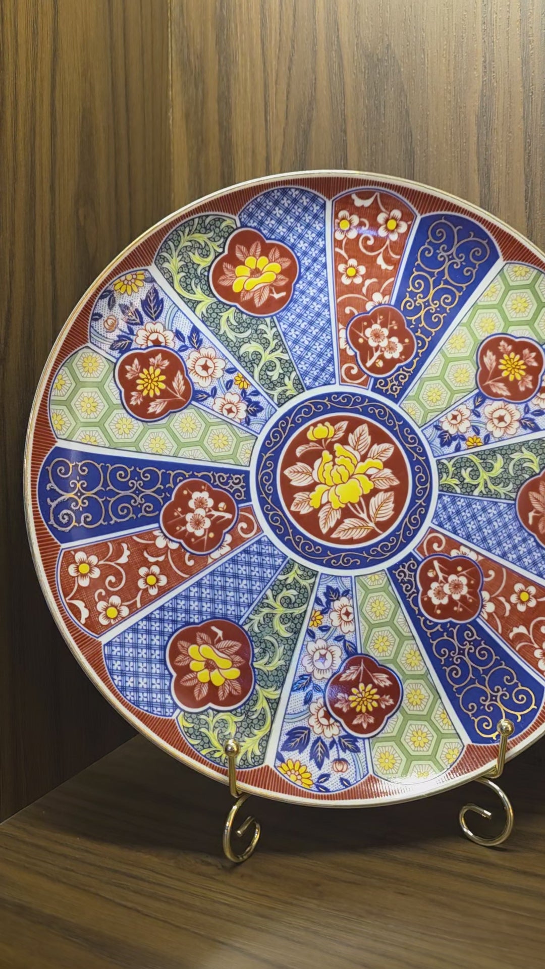 Vintage Japanese Imari Ware Decorative Plate - Hand-Painted Floral Art Porcelain