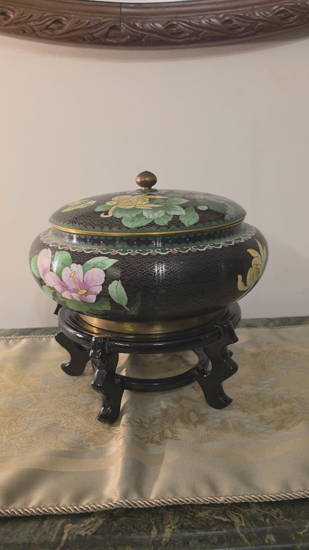 Exquisite cloisonné bonbonnière