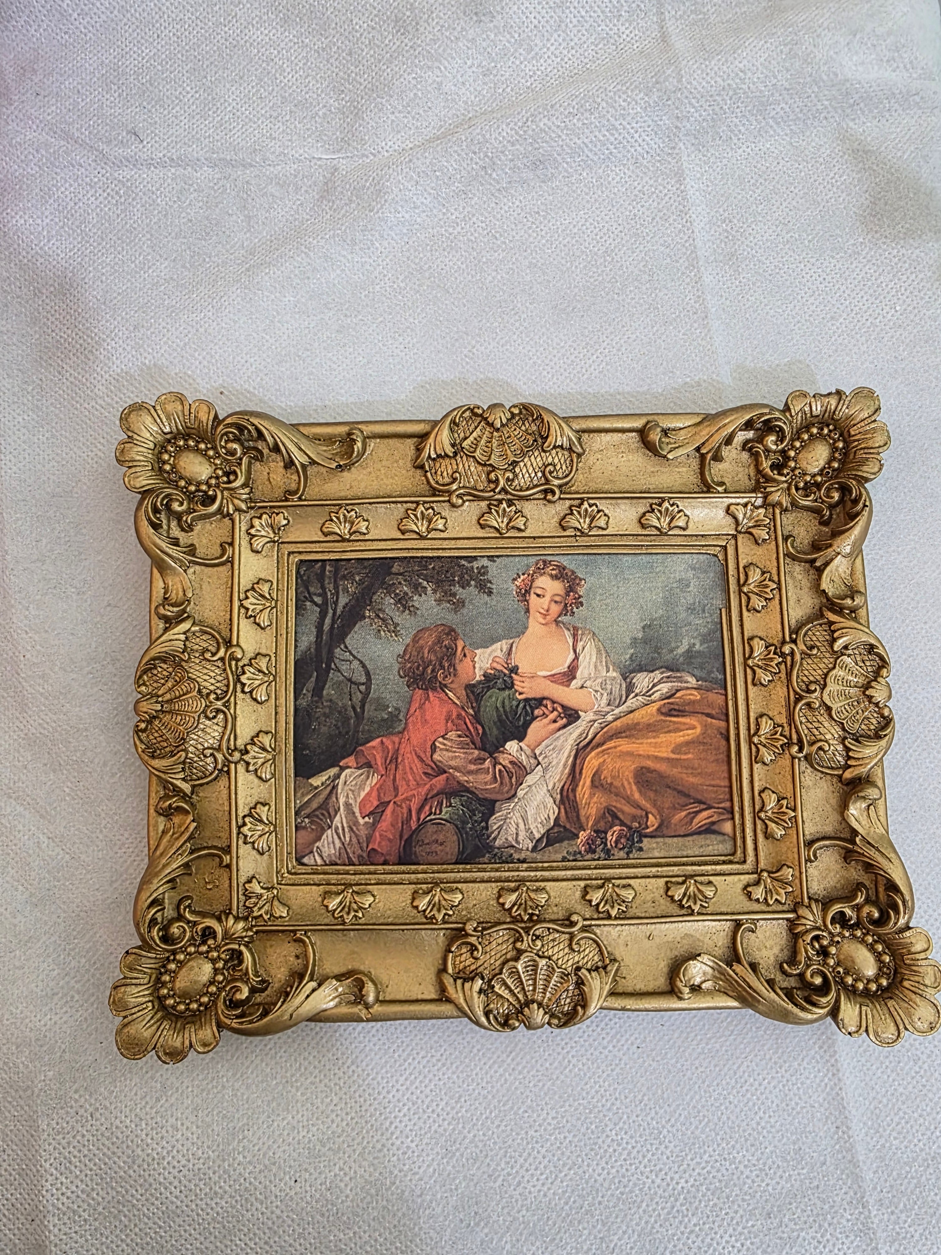 Vintage Romantic Artwork Frame – Gold Ornate Elegance ✨