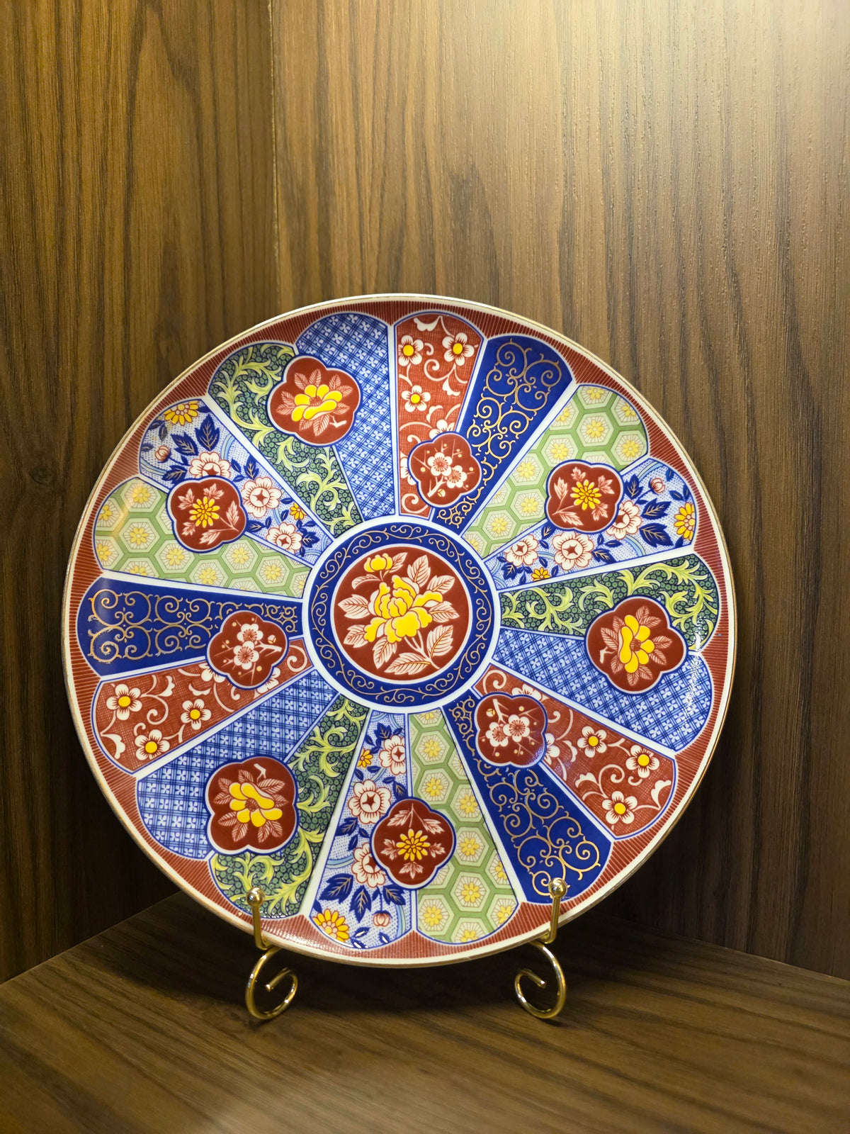 Vintage Japanese Imari Ware Decorative Plate - Hand-Painted Floral Art Porcelain