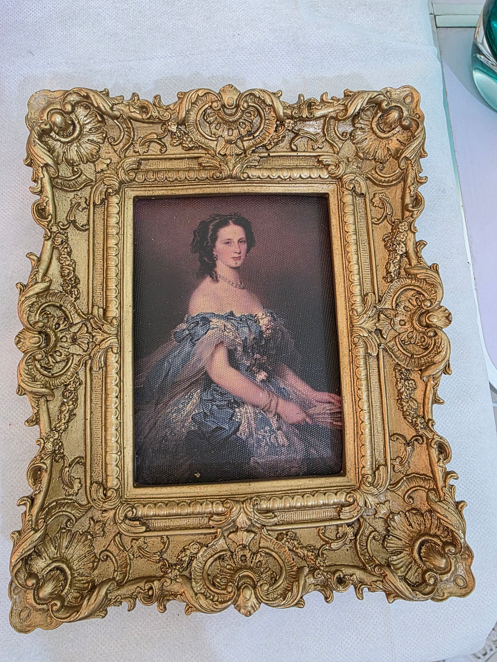 Vintage Lady Portrait Frame – Gold Baroque Elegance