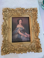 Vintage Lady Portrait Frame – Gold Baroque Elegance