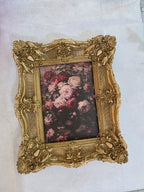 Vintage Floral Artwork Frame – Gold Baroque Elegance