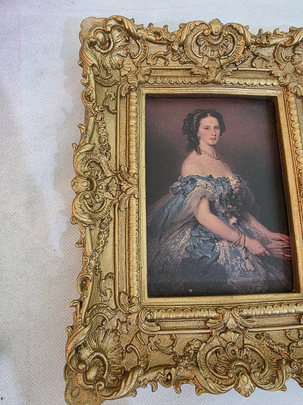 Vintage Lady Portrait Frame – Gold Baroque Elegance
