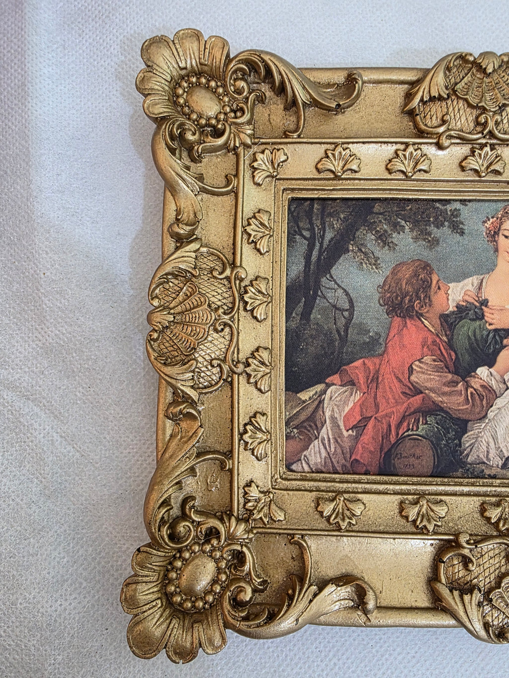 Vintage Romantic Artwork Frame – Gold Ornate Elegance ✨