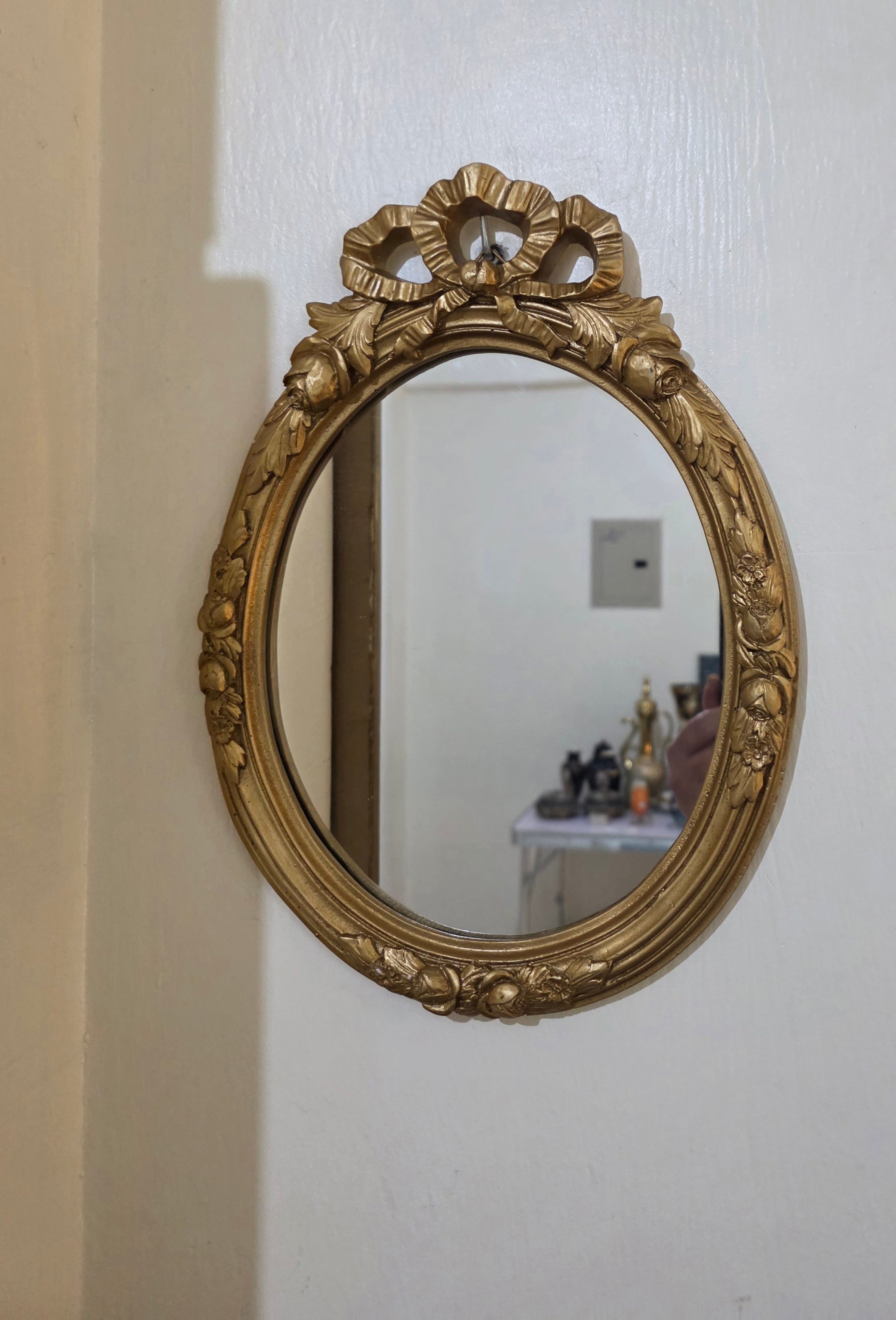 Vintage French-Style Oval Gilt Mirror with Ribbon Crest