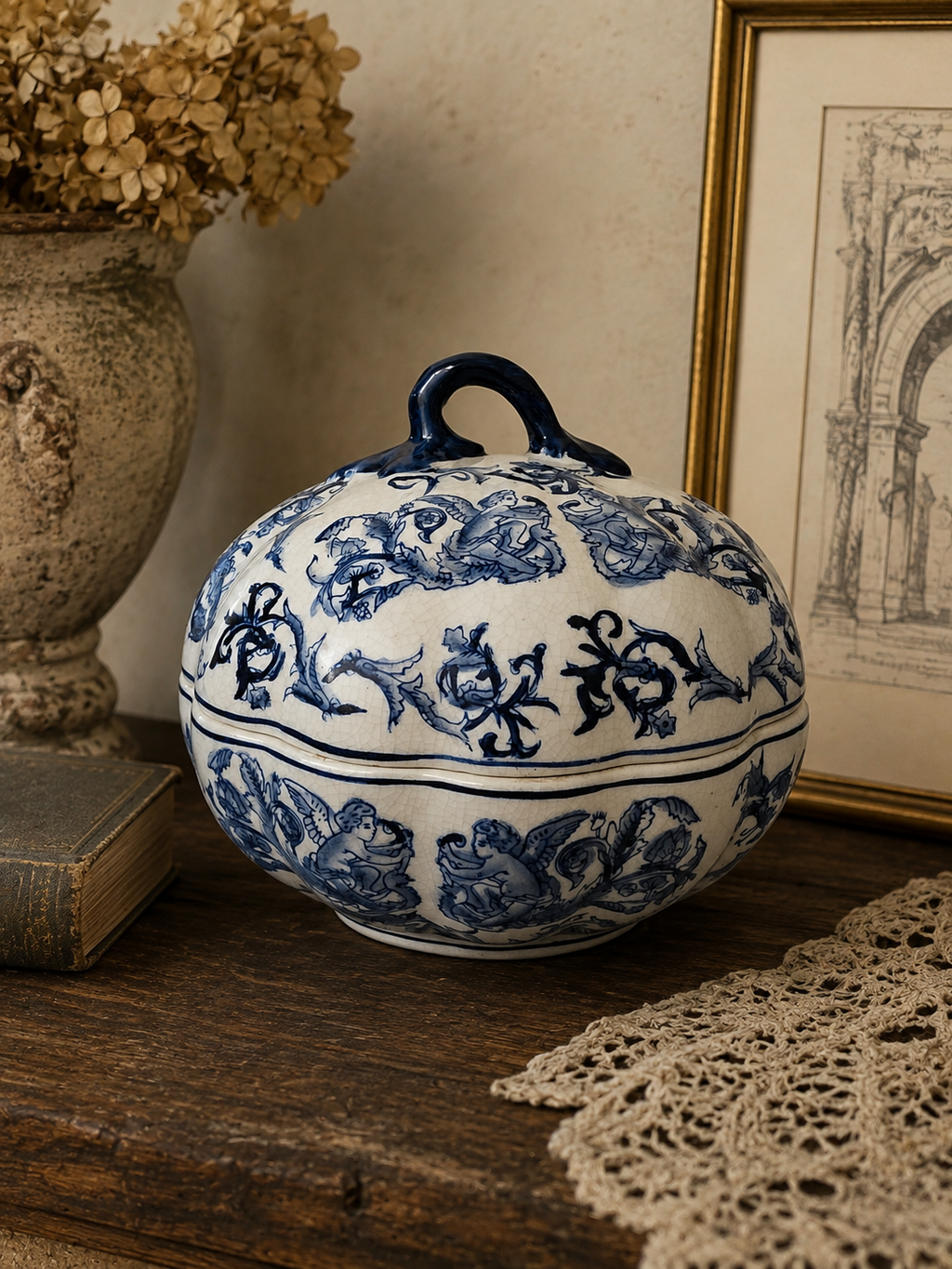 Vintage Bleu Blanc Cherub Bonbonnière