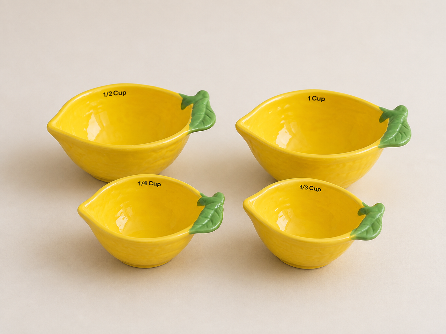 Lemon-shaped measuring bowls c