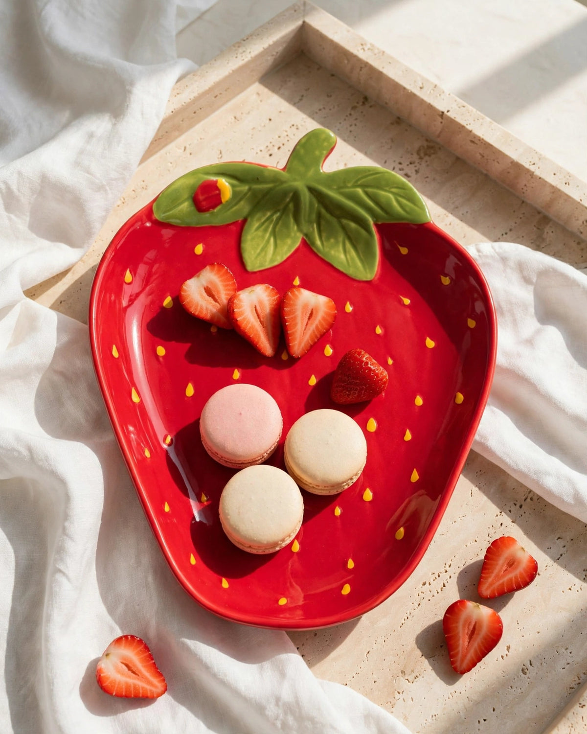 Strawberry Delight Ceramic Serving Plate – 21 cm