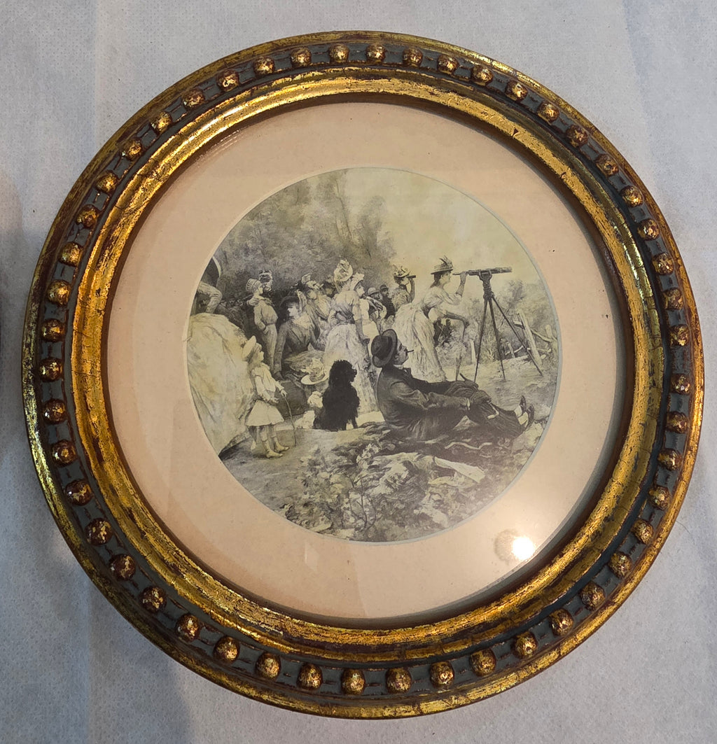 Round Vintage Gallery Pair