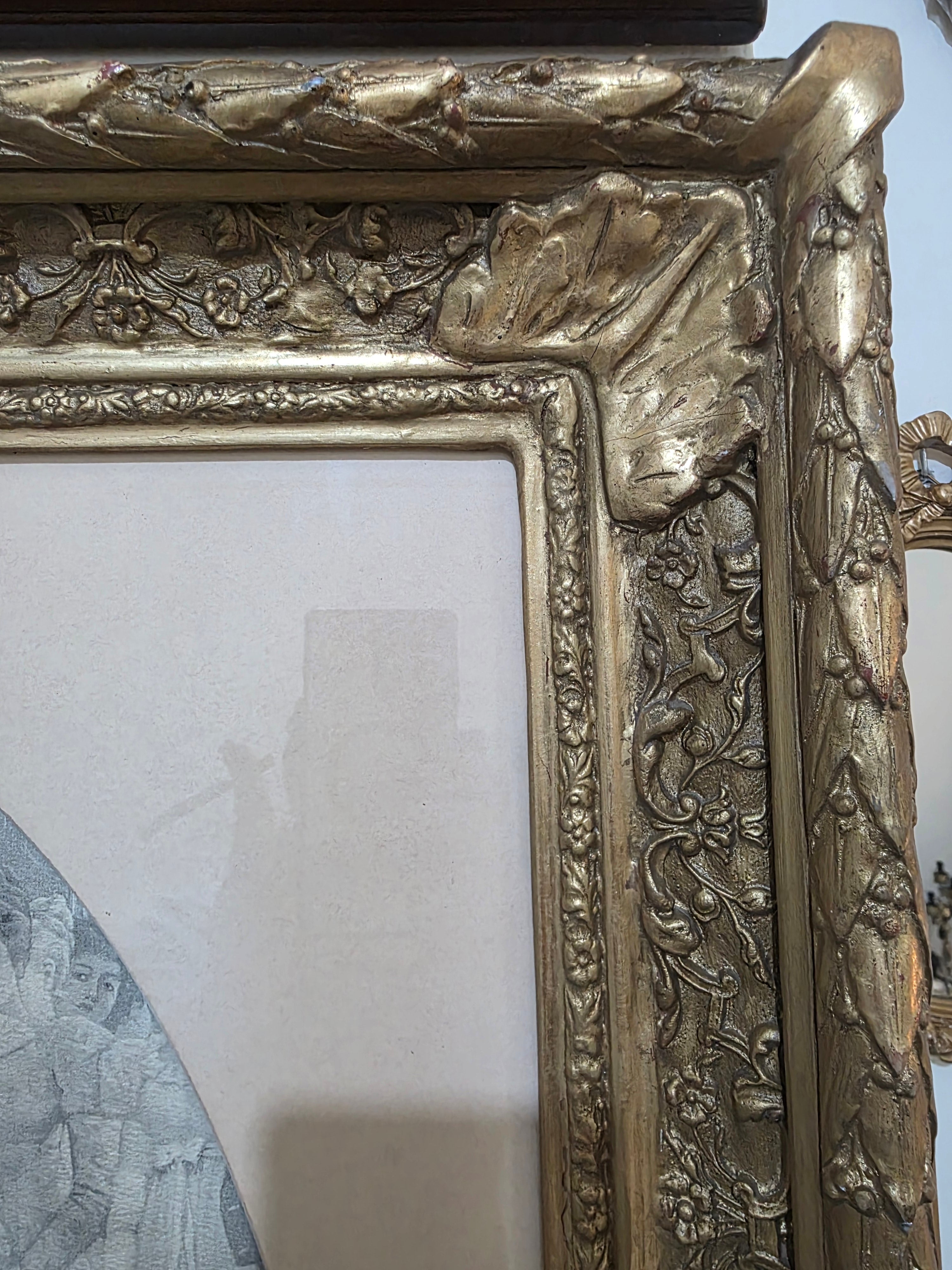 Elegant Gravure Wall Art in Gold Square Frame