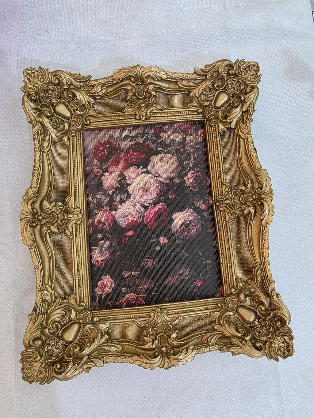 Vintage Floral Artwork Frame – Gold Baroque Elegance