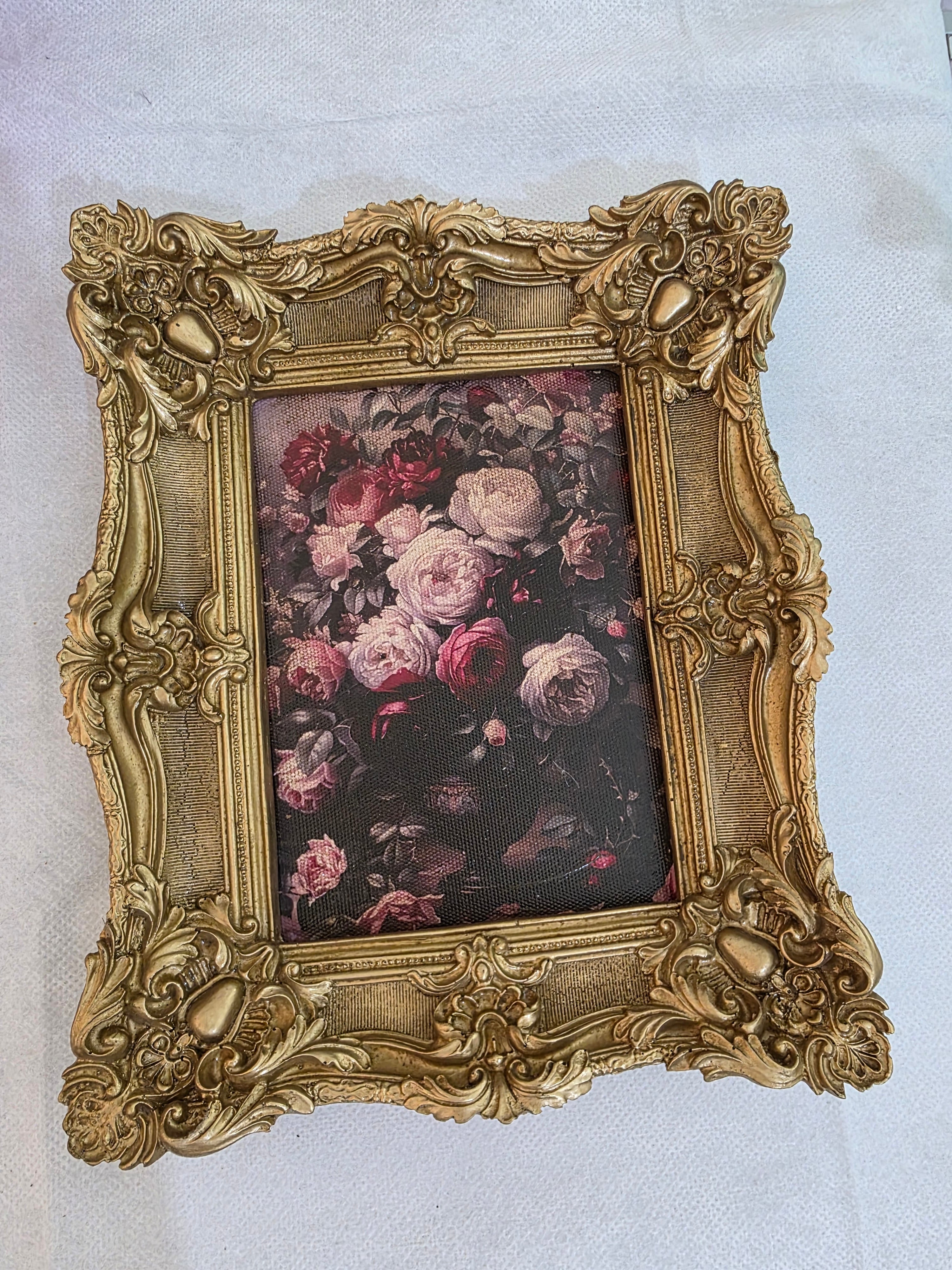 Vintage Floral Artwork Frame – Gold Baroque Elegance