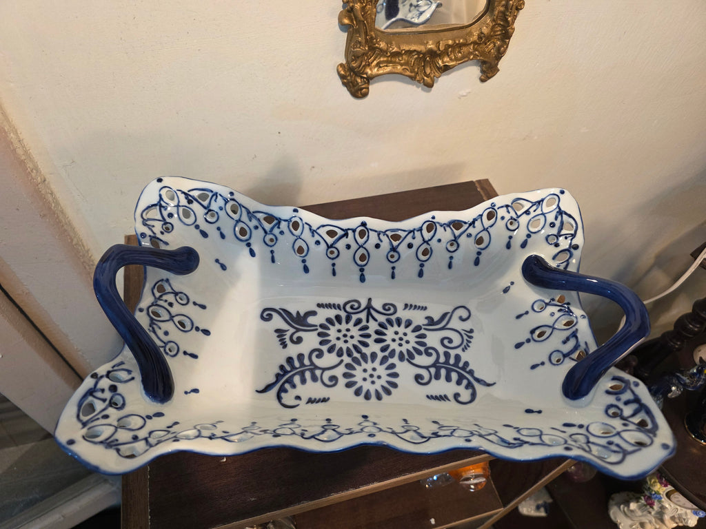 Bleu Blanc Scalloped Serving Bowl with Dual Handles - 25 cm