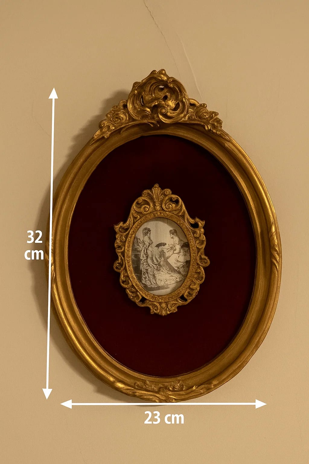 Ornate Oval Wall Frames with Velvet Backing — Set of 2 (32 \times 23\text{ cm})