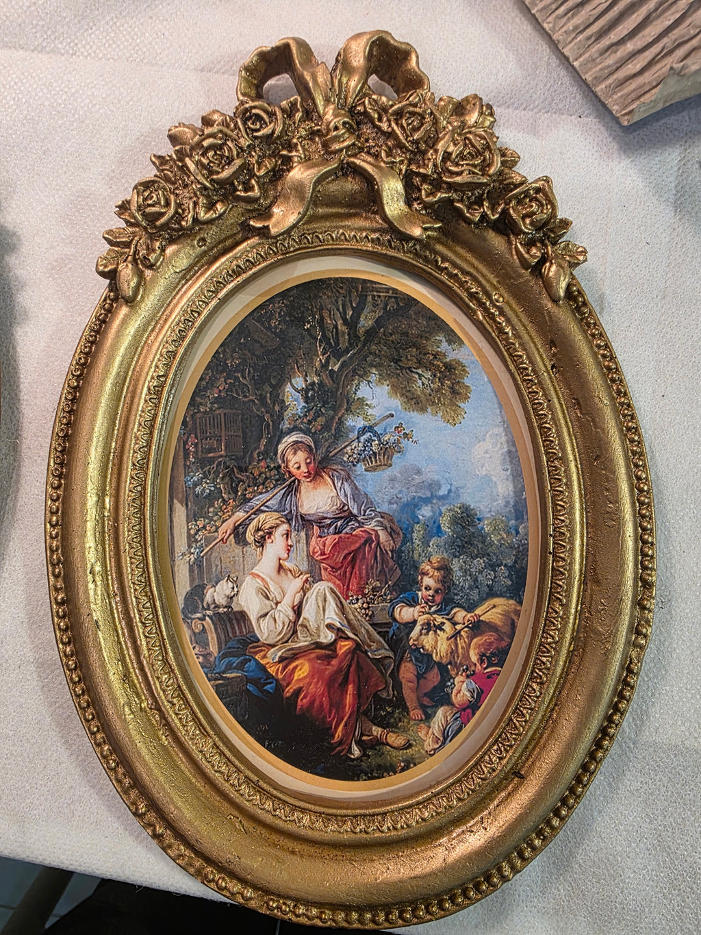 Rococo Elegance – Vintage Gold Oval Wall Art Set
