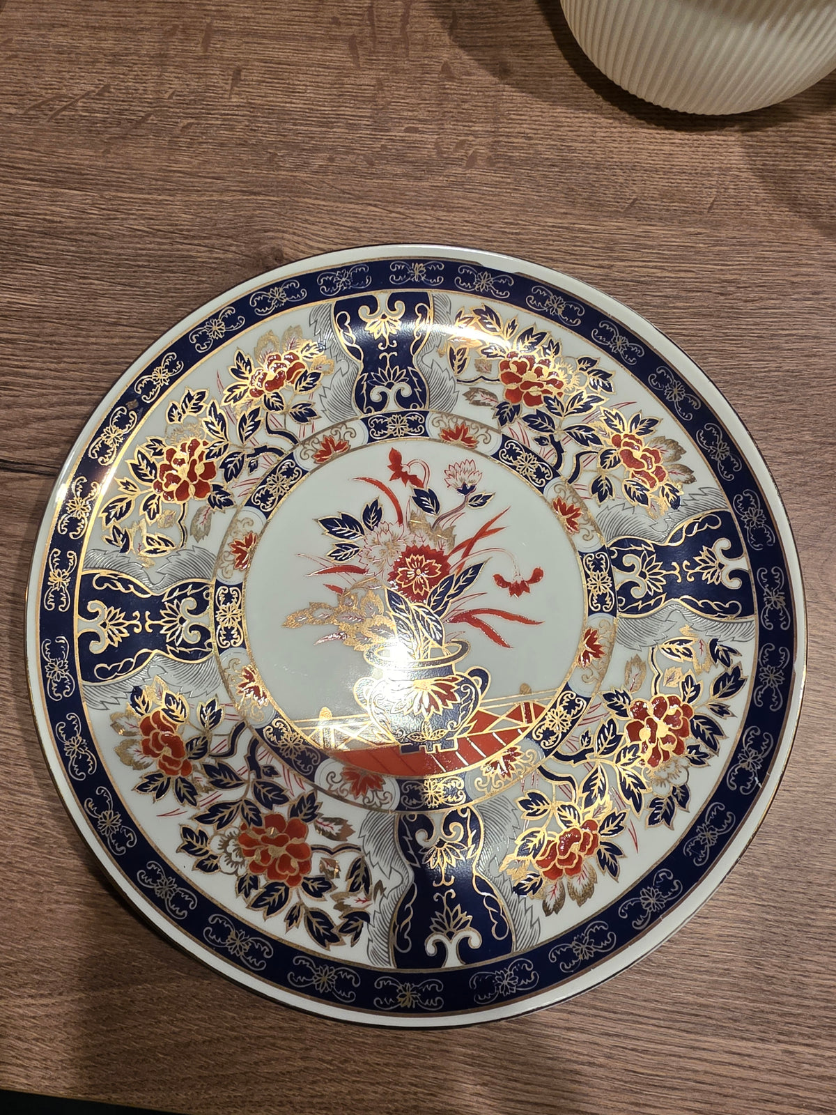 Vintage Eiwa Kinsei Japanese Imari Decorative Floral Plate with Gold Gilding