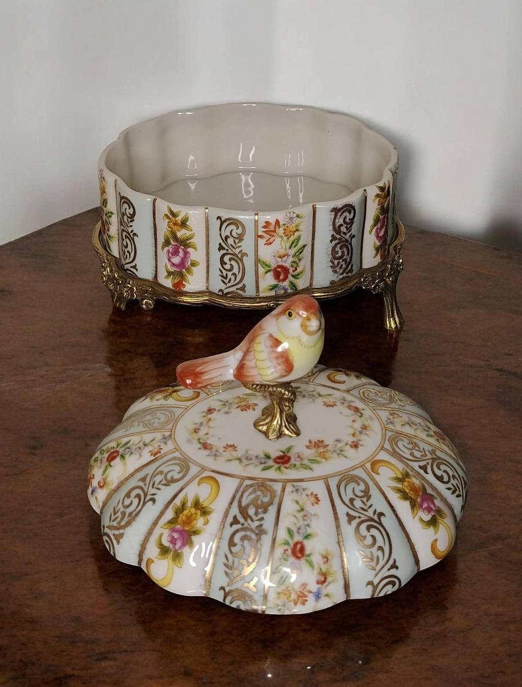 Sèvres-Style Porcelain Jewelry Box with Bird Finial – Château Paris