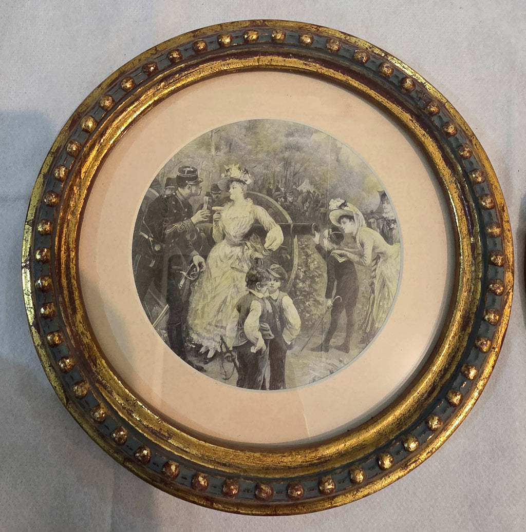 Round Vintage Gallery Pair