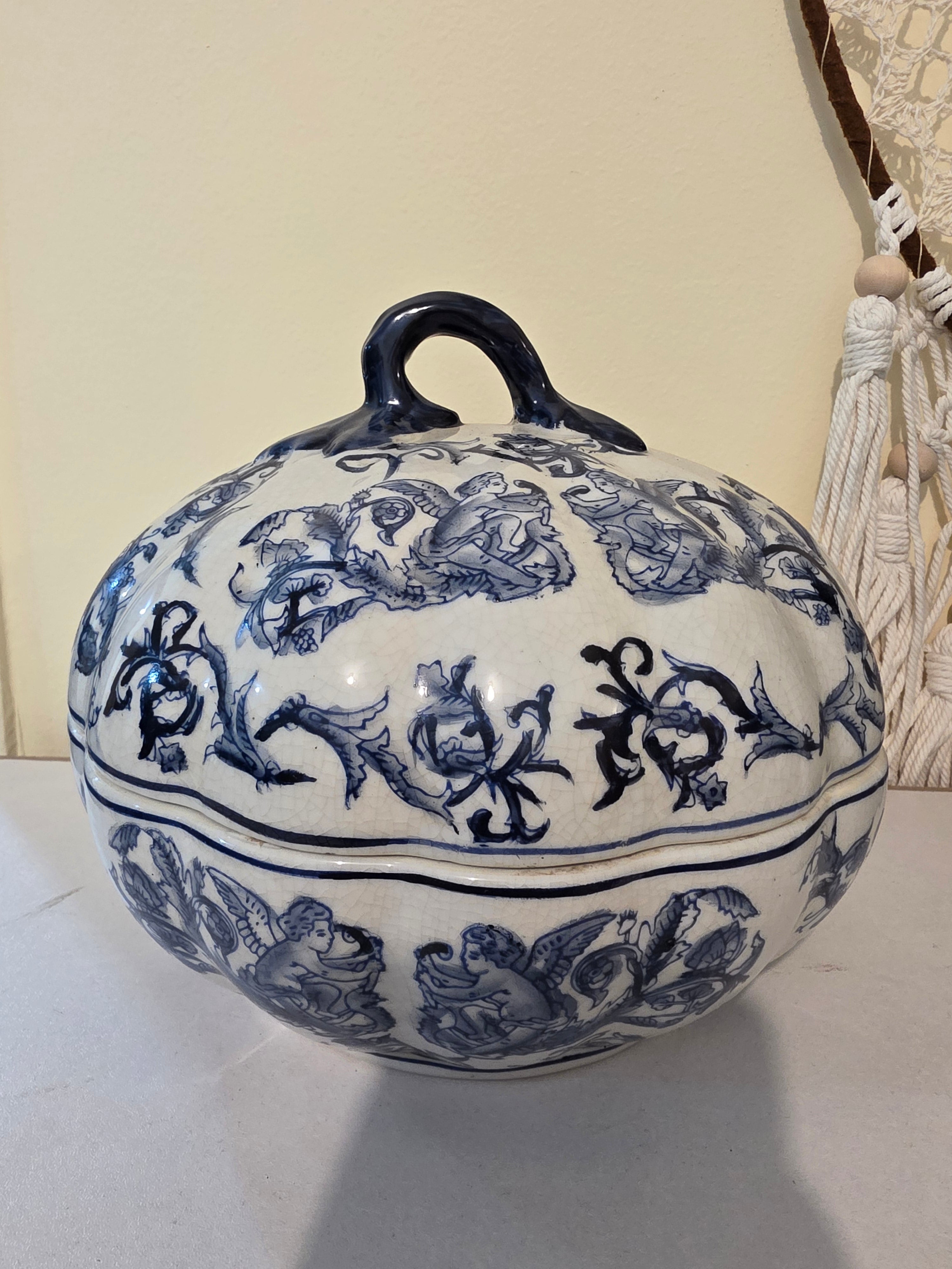 Vintage Bleu Blanc Cherub Bonbonnière