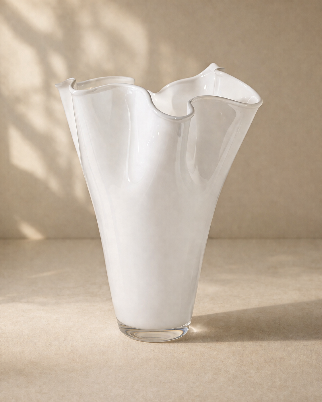 White Sculptural Murano Vase – Modern Minimal Elegance
