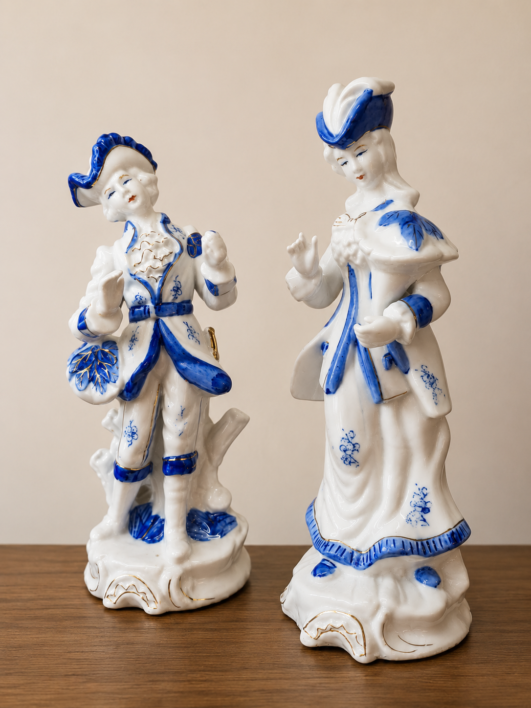 Vintage Bleu Blanc Porcelain Figurines