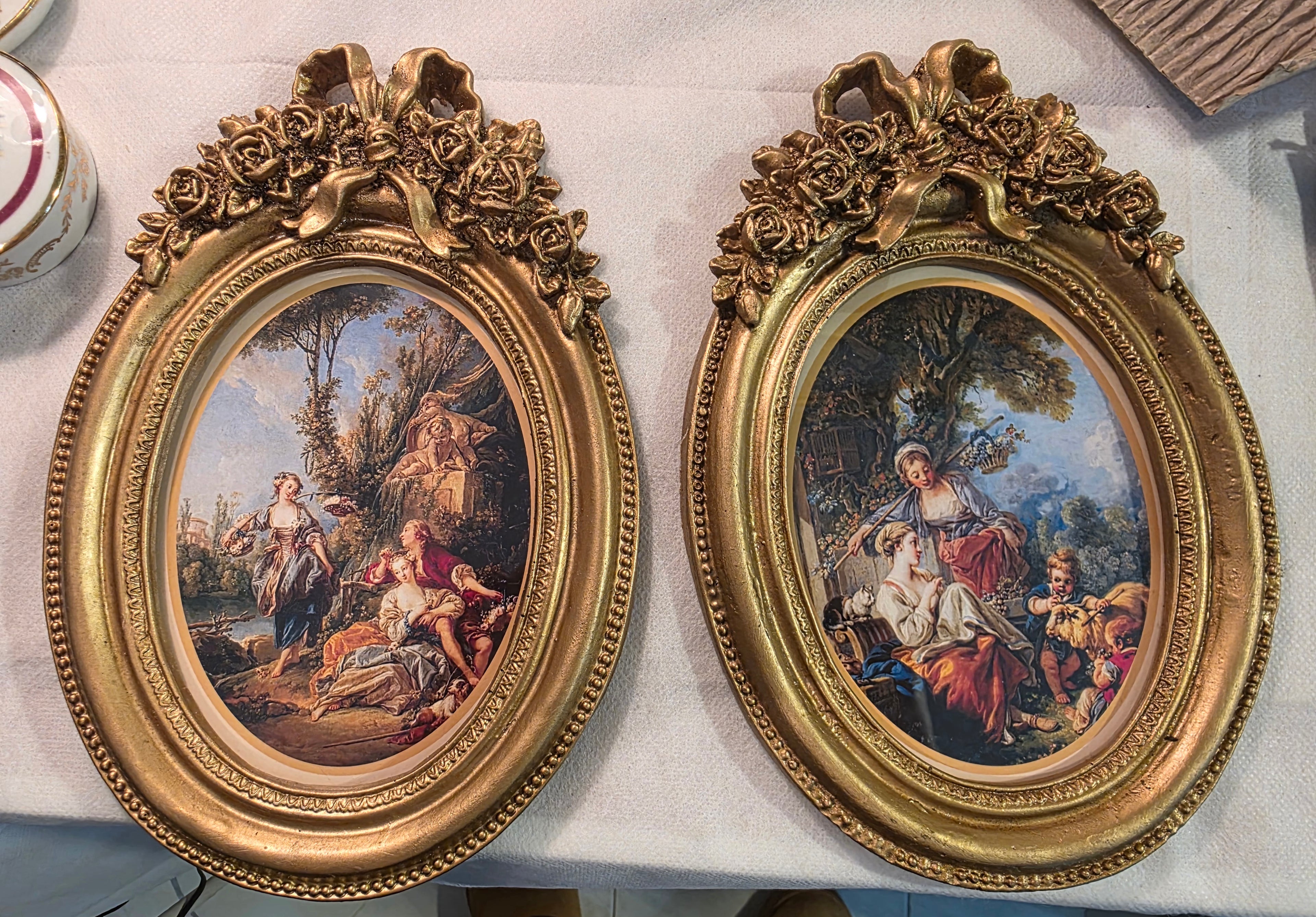 Rococo Elegance – Vintage Gold Oval Wall Art Set